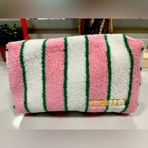 New Truly Cosmetics Bag